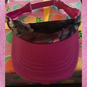 💕New without tags Lululemon visor💕